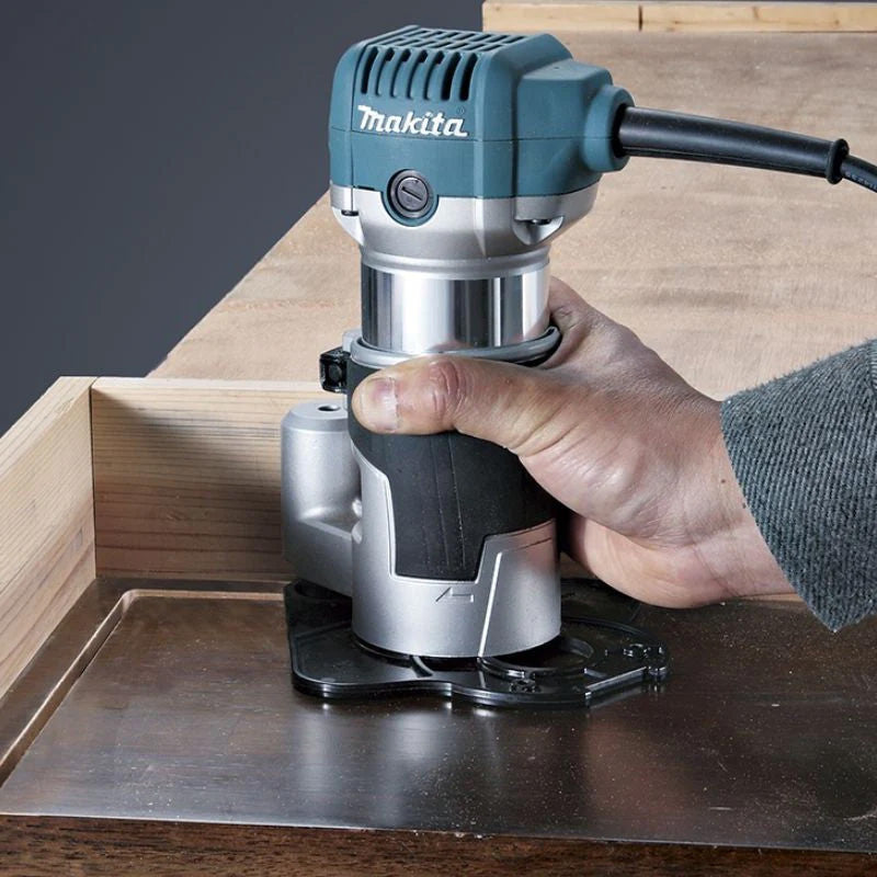 Pack affleureuse-défonceuse MAKITA RT0702CX3J + coffret fraises D-53540