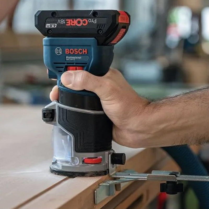 Affleureuse-defonceuse sans fil GKF 18V-8 solo + 1x base plongeante + 1x guide parallèle + 1x Pince de serrage 8mm + 1x Clé plate+ 3x adaptateurs poussière L (vendu sans batterie)