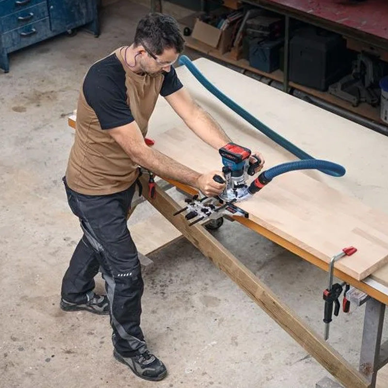 Affleureuse-defonceuse sans fil GKF 18V-8 solo + 1x base plongeante + 1x guide parallèle + 1x Pince de serrage 8mm + 1x Clé plate+ 3x adaptateurs poussière L (vendu sans batterie)