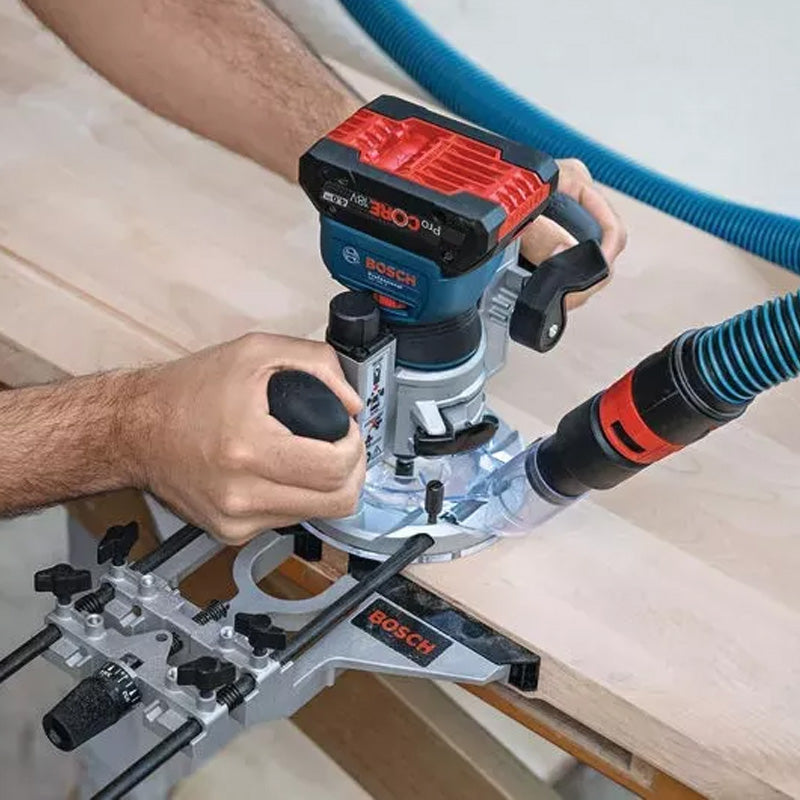 Affleureuse-defonceuse sans fil GKF 18V-8 solo + 1x base plongeante + 1x guide parallèle + 1x Pince de serrage 8mm + 1x Clé plate+ 3x adaptateurs poussière L (vendu sans batterie)