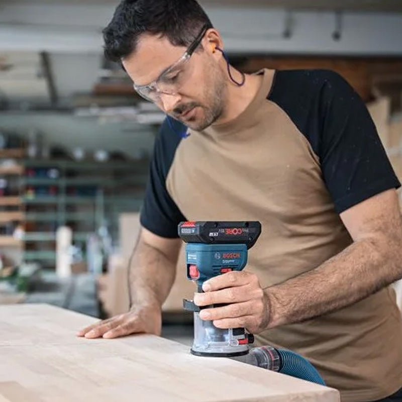 Affleureuse-defonceuse sans fil GKF 18V-8 solo + 1x base plongeante + 1x guide parallèle + 1x Pince de serrage 8mm + 1x Clé plate+ 3x adaptateurs poussière L (vendu sans batterie)