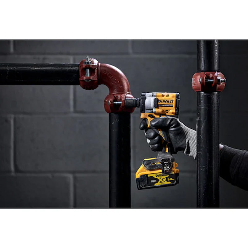 Boulonneuse à chocs compacte ½'' 406Nm 18V DEWALT DCF922P2T-QW avec coffret et 2 batteries 5,0 Ah