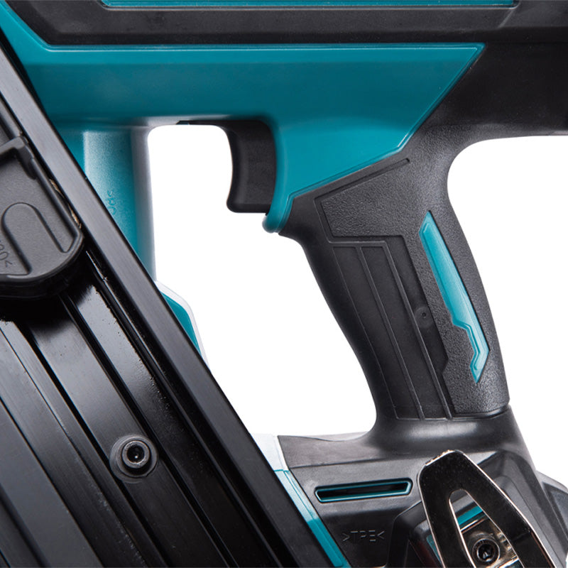 Cloueur de charpente 90mm pointes en D 34 º LXT MAKITA DBN900RTE BL1850B X 2 + chargeur DC18RC