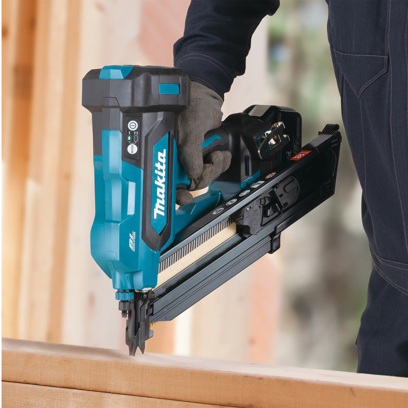Cloueur de charpente 90mm pointes en D 34 º LXT MAKITA DBN900RTE BL1850B X 2 + chargeur DC18RC