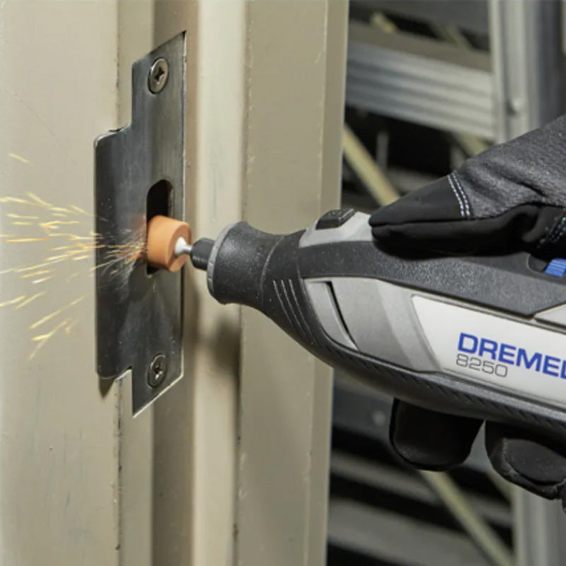 Dremel 8250 Outil Rotatif Multifonction Sans-fil 12V, 5 accessoires, 1 batterie 2Ah, de 5.000 à 30.000 tr/min