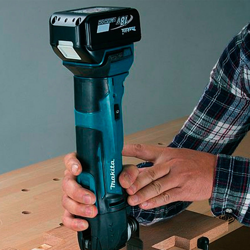 Outil multifonction 18V MAKITA DTM51ZJ Starlock en coffret