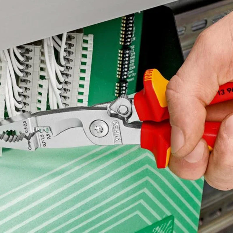 Pince multifonctions 6 outils en 1 - 200mm - Bi-matière - Chromée 1000V - Loquet KNIPEX - 1396200