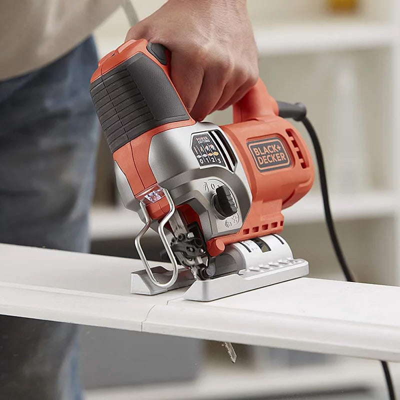 SCIE SAUTEUSE PENDULAIRE Black & Decker BES610 650W