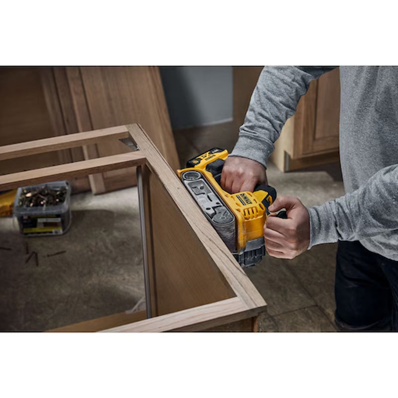 Ponceuse à bande 75 x 533 mm 18V DEWALT DCW220P2-QW XR Brushless avec coffret et 2 batteries 5,0 Ah