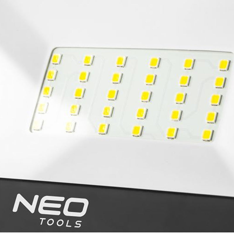 Réflecteur simple NEOTOOLS 99-060 - 50W SMD LED sur pied 1.8m - 4250 lumens