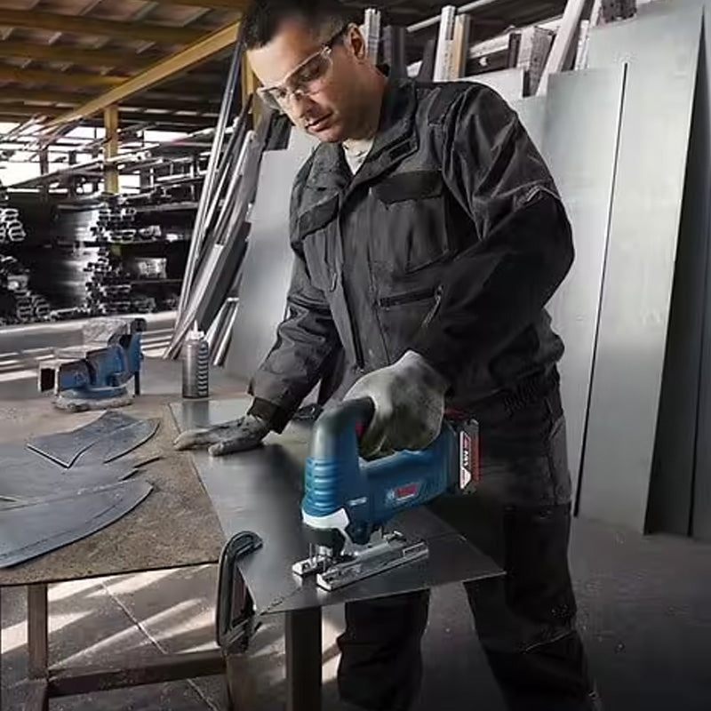 SCIE SAUTEUSE BOSCH GST 18V-125 B solo L Poignée D L-Box