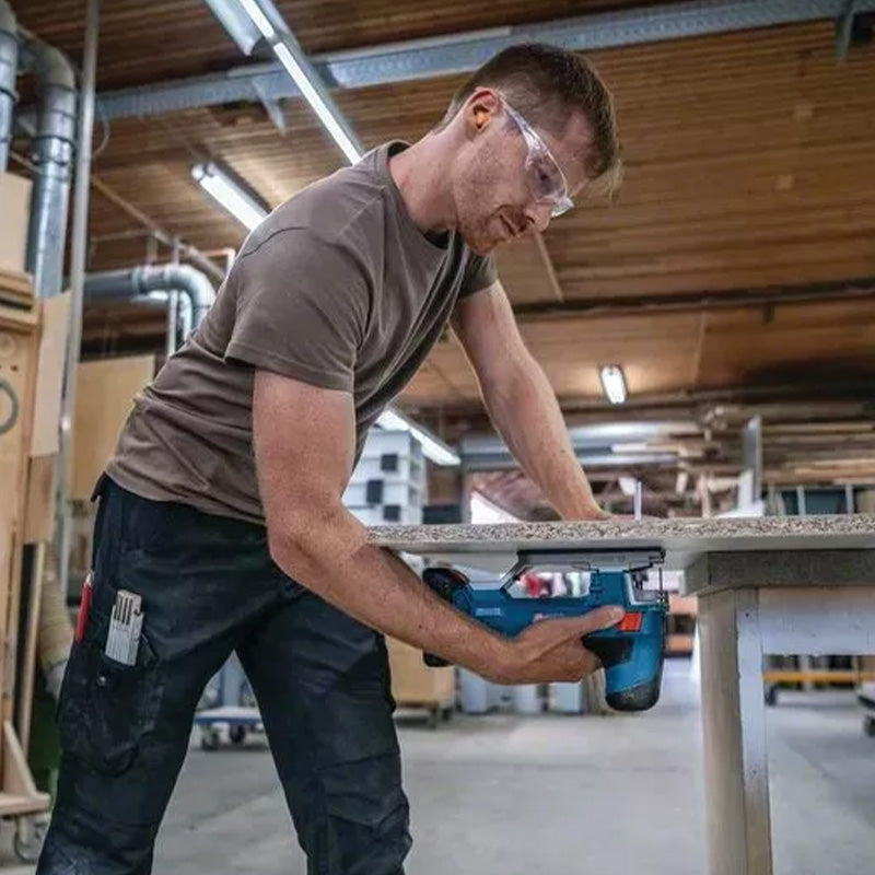 Scie sauteuse sans-fil BOSCH 06015B0000 GST 18V-155 SC Professionnal dans L-boxx 136 avec lames (sans batteries, sans chargeur)