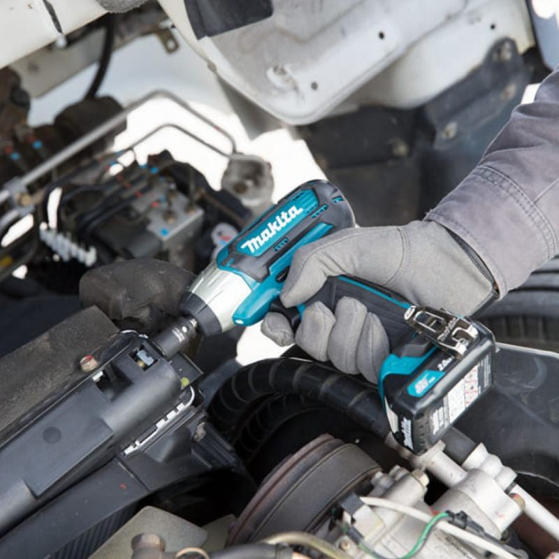 Boulonneuse à chocs 10,8 V Li-Ion 140 Nm MAKITA TW140DSMJ - 2 batteries 4,0Ah + chargeur - coffret Mak-Pac