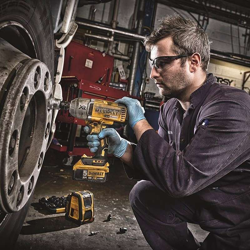 Boulonneuse à chocs ½” 950 Nm 18V DEWALT DCF899NT-XJ Brushless avec coffret