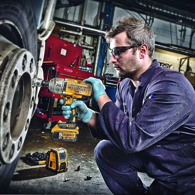 Boulonneuse à chocs ½” 950 Nm 18V DEWALT DCF899P2-QW Brushless avec coffret et 2 batteries