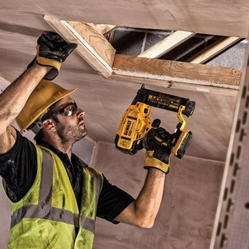 Cloueur de finition 16Ga 18V DEWALT DCN680NT-XJ Brushless avec un coffret