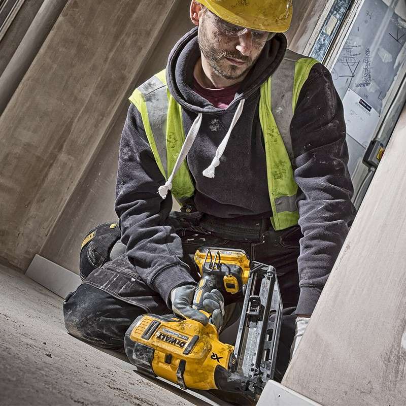 Cloueur de finition 16Ga 18V DEWALT DCN660D2-QW Brushless avec un coffret et 2 batteries 2,0 Ah