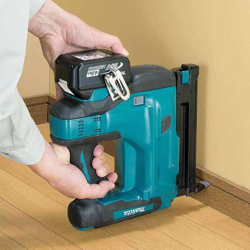 Cloueur MAKITA DBN500ZJ à minibrads à batterie LXT 18V (vendu sans batterie)