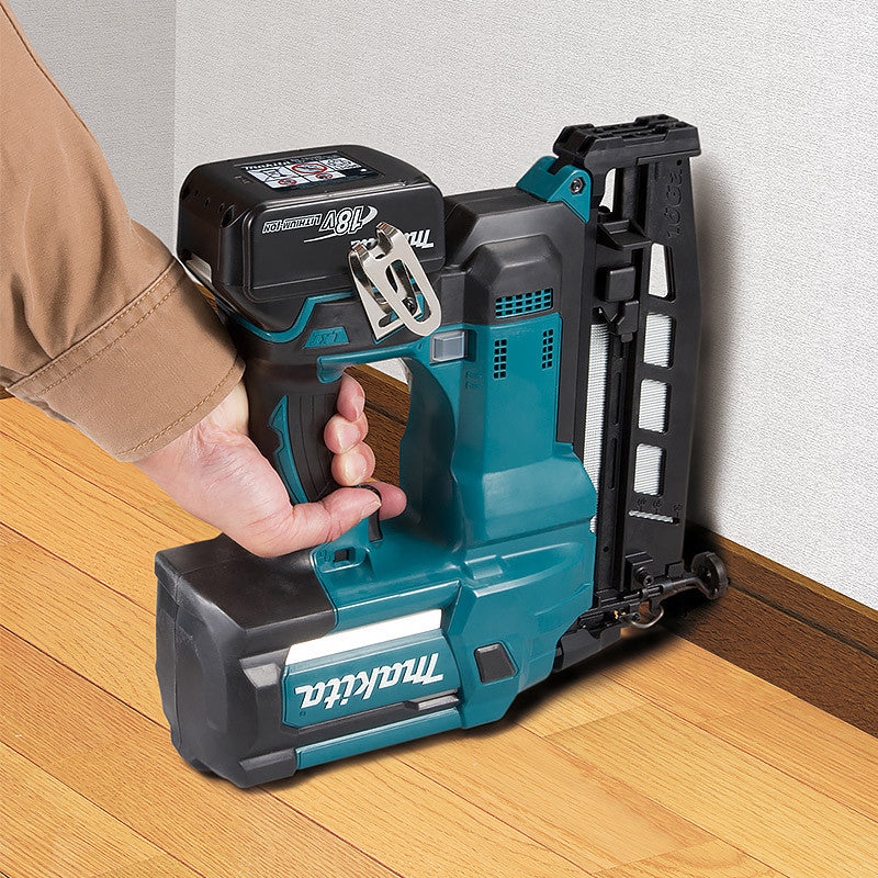 Cloueur MAKITA DBN600ZJ - 18V Li-Ion en coffret (vendu sans batterie)