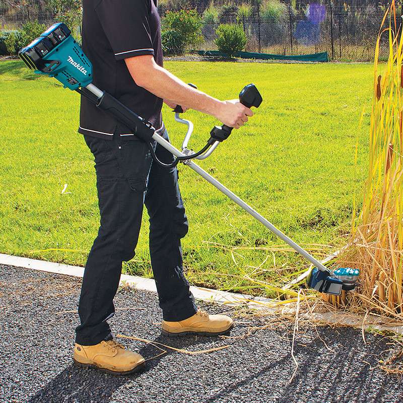 Débroussailleuse MAKITA DUR368AZ 36V (2x18V) Li-Ion (vendu sans batterie)