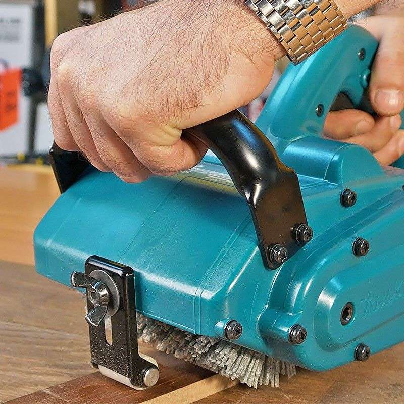 Décapeur à Rouleau MAKITA 9741 860W