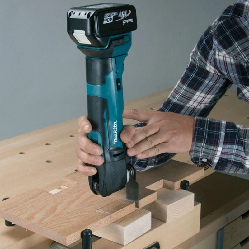 Découpeur/ponceur multifonctions MAKITA DTM51ZJX3 18 V Li-ion (machine seule) dans MAKPAC + kit d'accessoires