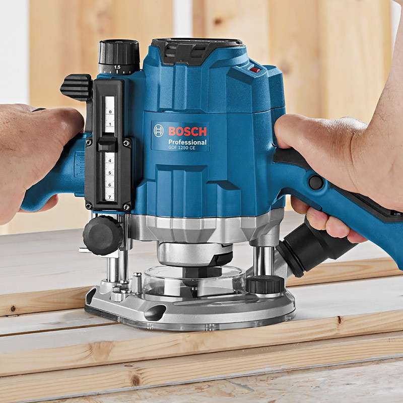 Défonceuse BOSCH 0601626000 GOF 1250 CE Professional 1250W - Boite carton