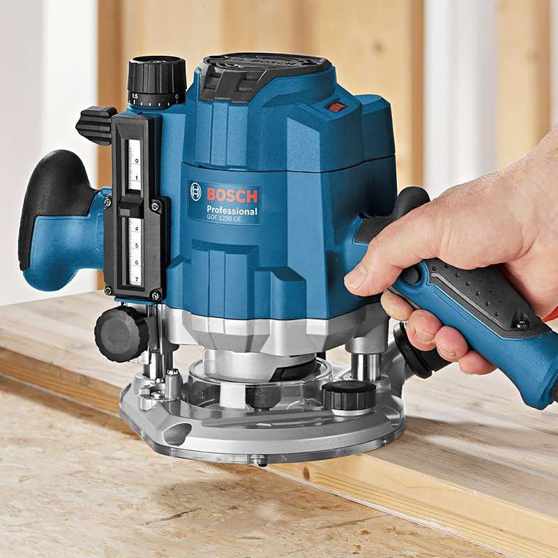 Défonceuse BOSCH 0601626000 GOF 1250 CE Professional 1250W - Boite carton