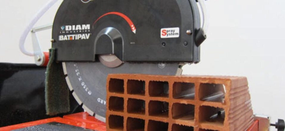 Scie sur table Ø350 spéciale maçons DIAM INDUSTRIES EGOPLUS 2200W livrée avec disque ST80 - Ø350