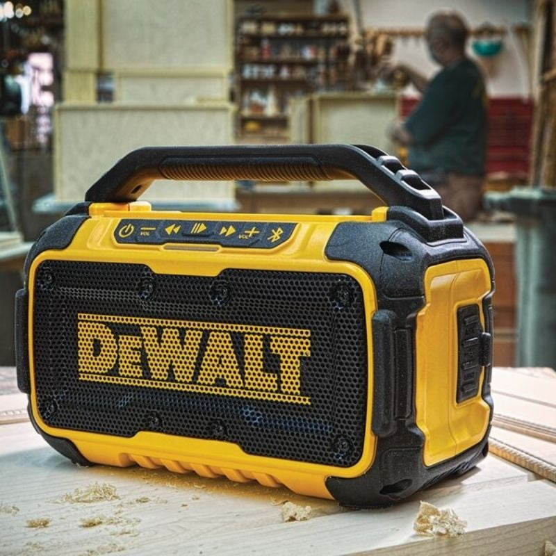 Enceinte Bluetooth DEWALT DCR011-XJ compatible avec les batteries DEWALT