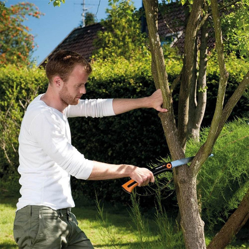 Grande scie de jardin a lame rétractable FISKARS Xtract SW75