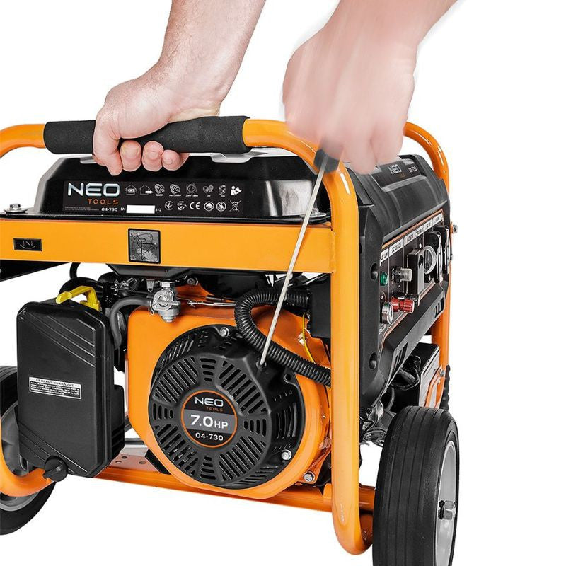 Groupe électrogène NEOTOOLS 04-730 - 2 800 / 3 000W - 15L