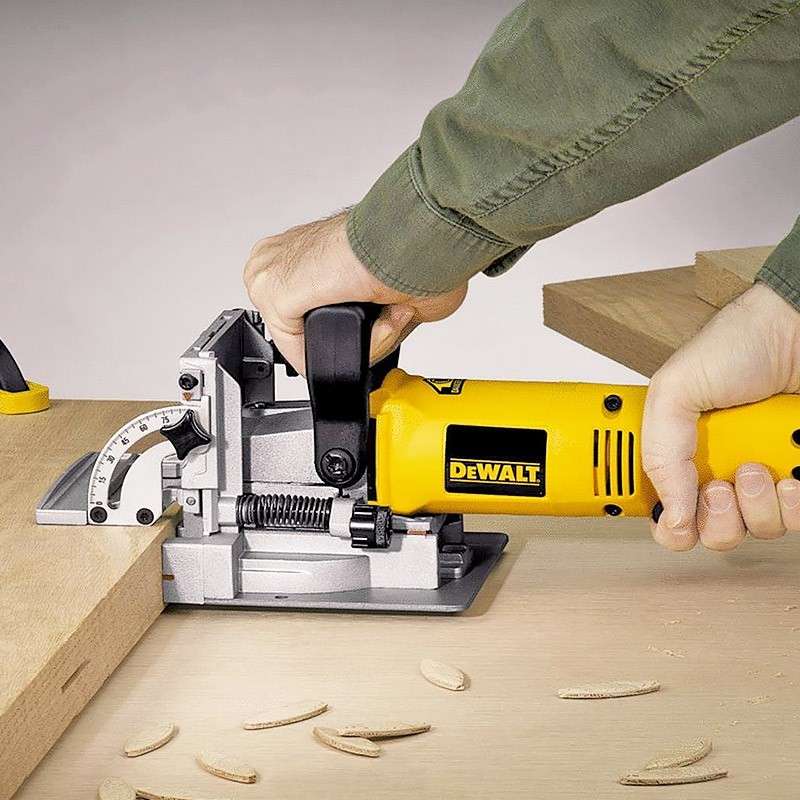 Lamelleuse 600W DEWALT DW682K