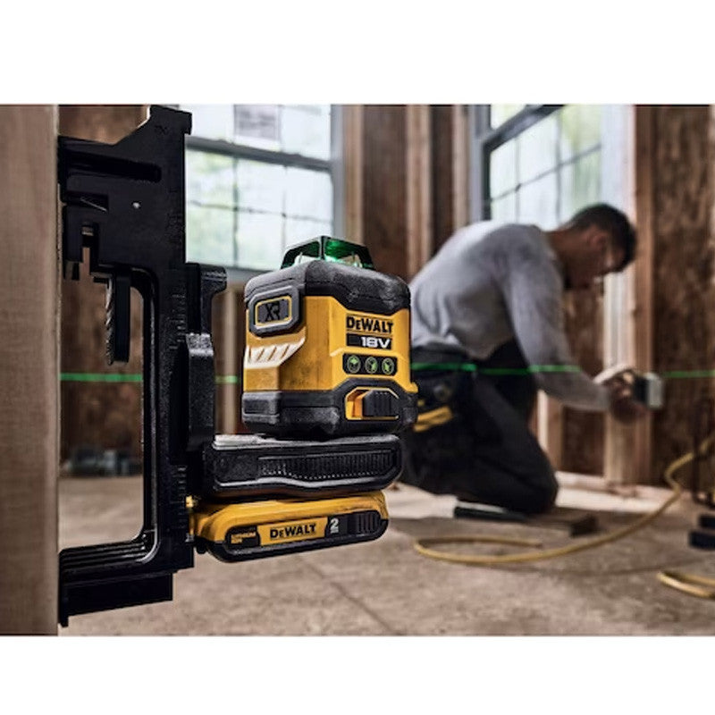 Niveau laser multi-lignes compact 3 faisceaux verts à 360° 18V DEWALT DCLE34031D1-QW avec une batterie 2,0 Ah