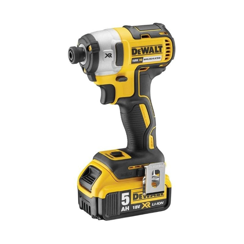 Pack 3 outils 18V DEWALT DCK384P2T-QW : perceuse-visseuse à percussion DCD796, meuleuse Ø125mm DCG405 et visseuse à choc DCF887 avec 2 coffrets et 2 batteries