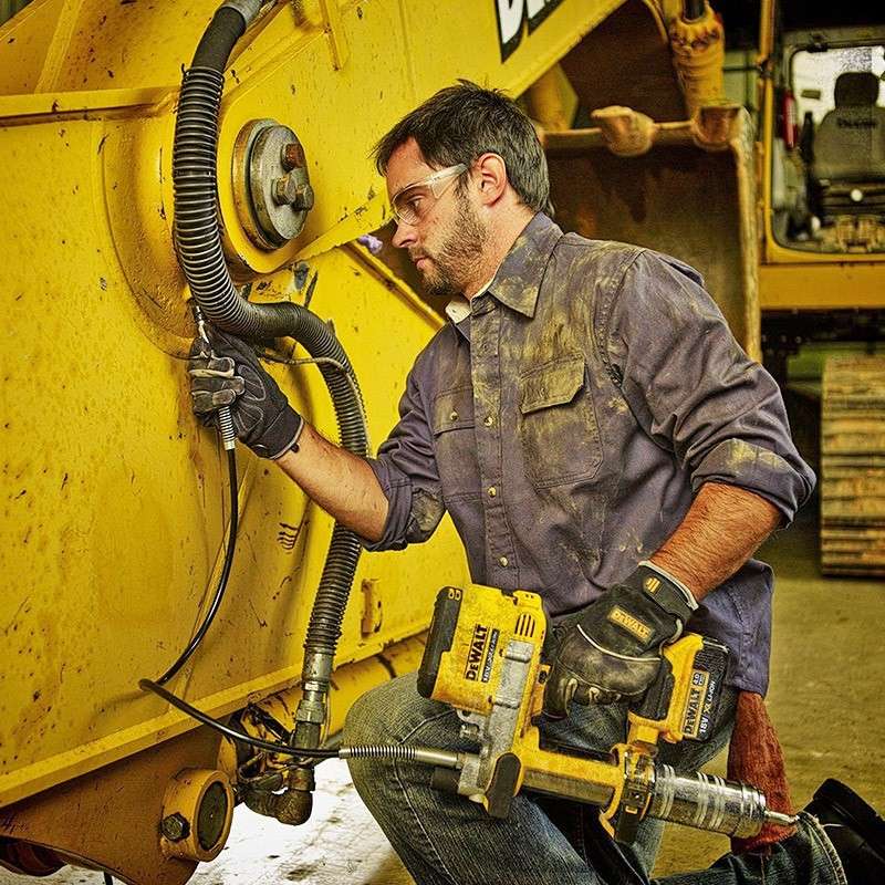 Pompe à graisse 18V DEWALT DCGG571M1-QW avec une batterie 4,0 Ah