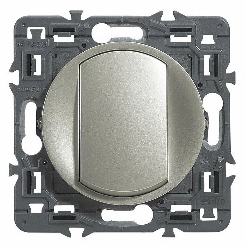 Poussoir LEGRAND Céliane titane