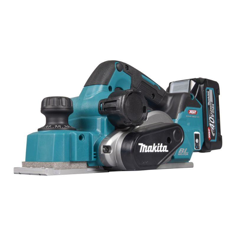 Rabot à battue 40V max 82 mm XGT MAKITA KP001GM201 2 x 4,0Ah + chargeur en coffret MakPac