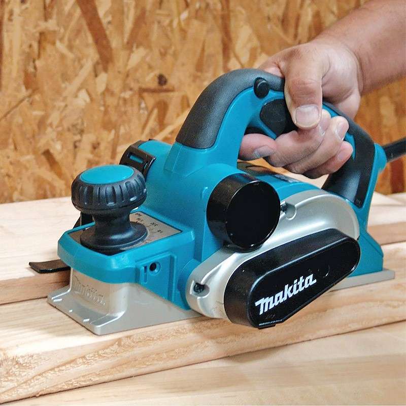 Rabot MAKITA KP0810 850W 82mm