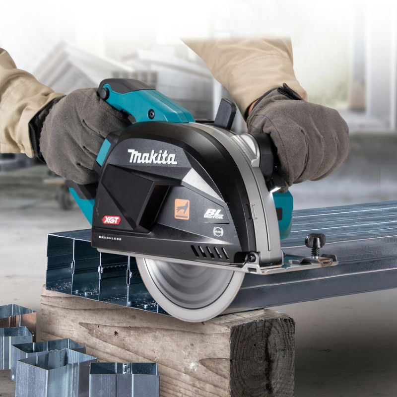 Scie à métaux circulaire Ø185mm XGT 40V Max MAKITA CS002GZ 3500 tr/min (vendu sans batterie)