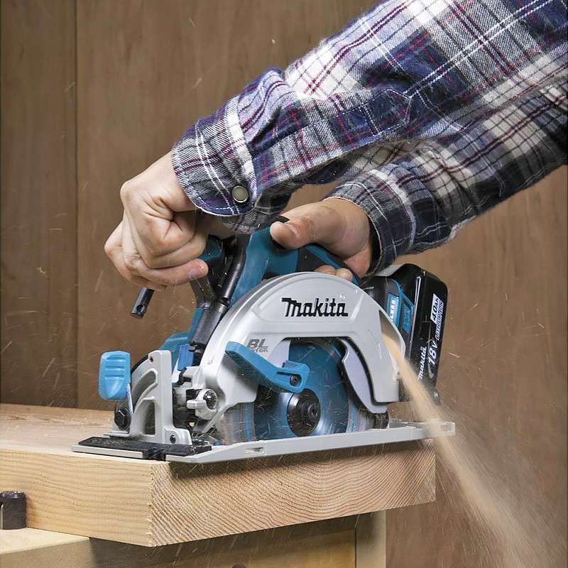 Scie Circulaire 165mm MAKITA DHS680Z 18V Brushless (vendu sans batterie)