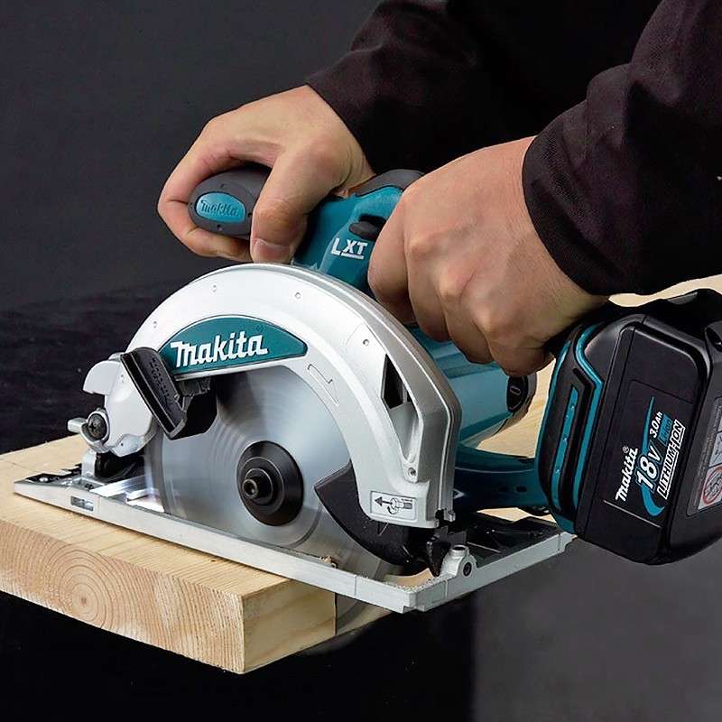 Scie Circulaire MAKITA DHS680ZJ 18 V Li-ion Ø 165 mm (vendu sans batterie)