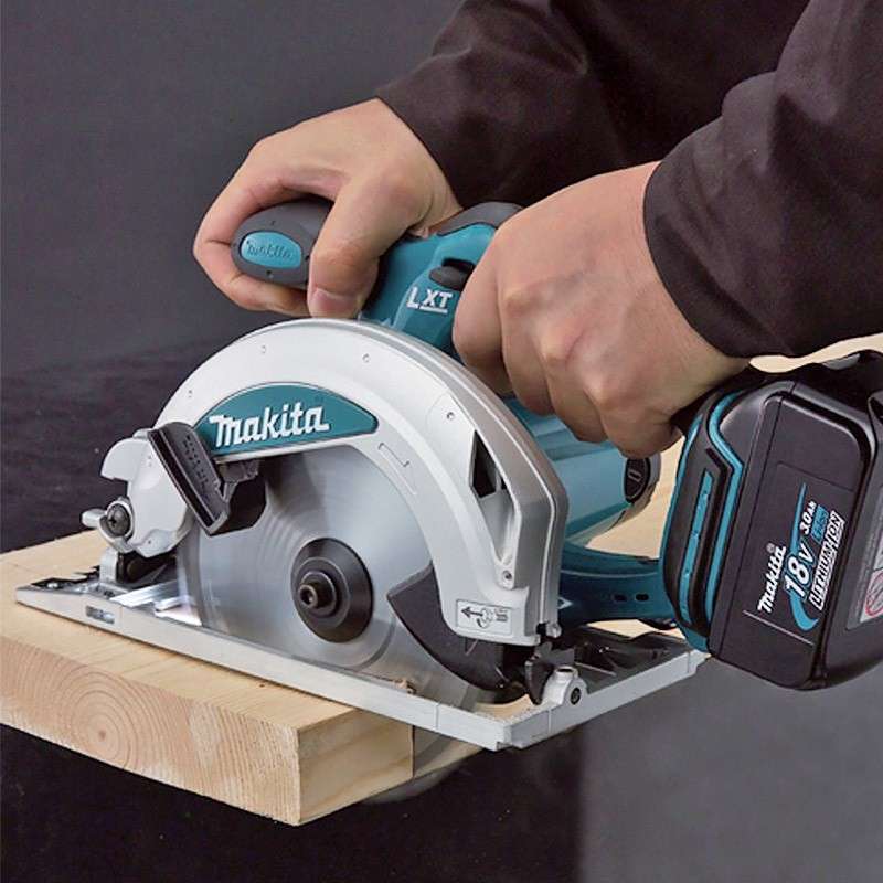 Scie circulaire MAKITA DSS610Z 18V LXT (vendu sans batterie)