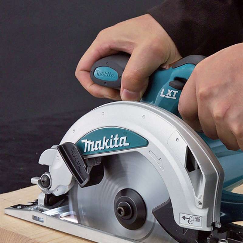 Scie Circulaire MAKITA DSS611Z 18V LXT (vendu sans batterie)