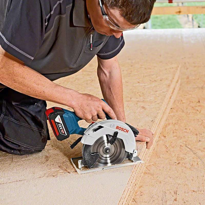 Scie circulaire sans fil Ø 165 BOSCH 06016A2200 - GKS 18V-57 Professional 18V (vendu sans batterie)