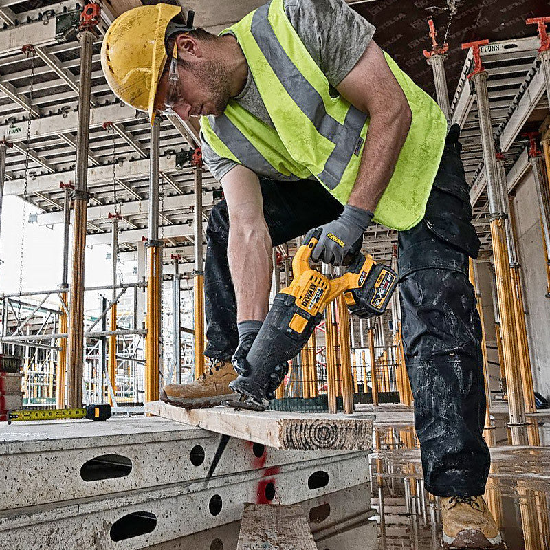 Scie sabre compacte 54V DCS388N-XJ Brushless FLEXVOLT