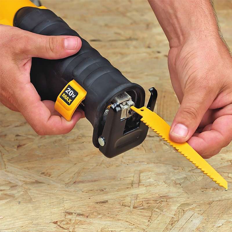Scie sabre 18V DEWALT DCS380N-XJ