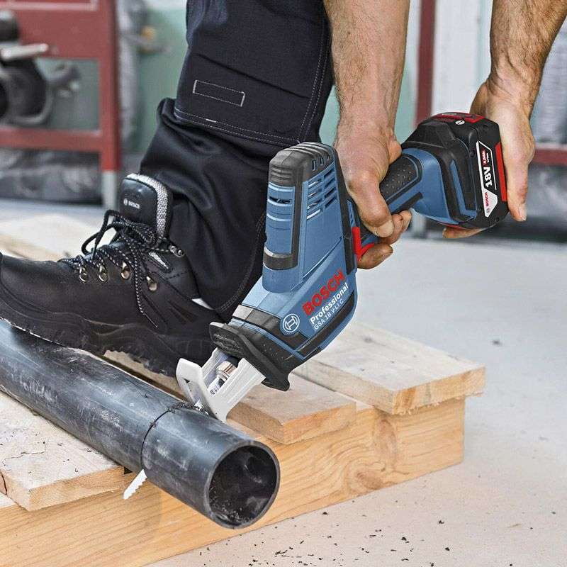 Scie Sabre sans fil BOSCH 06016A5001 GSA 18 V-LI C Professional (vendu sans batterie) + L-Boxx