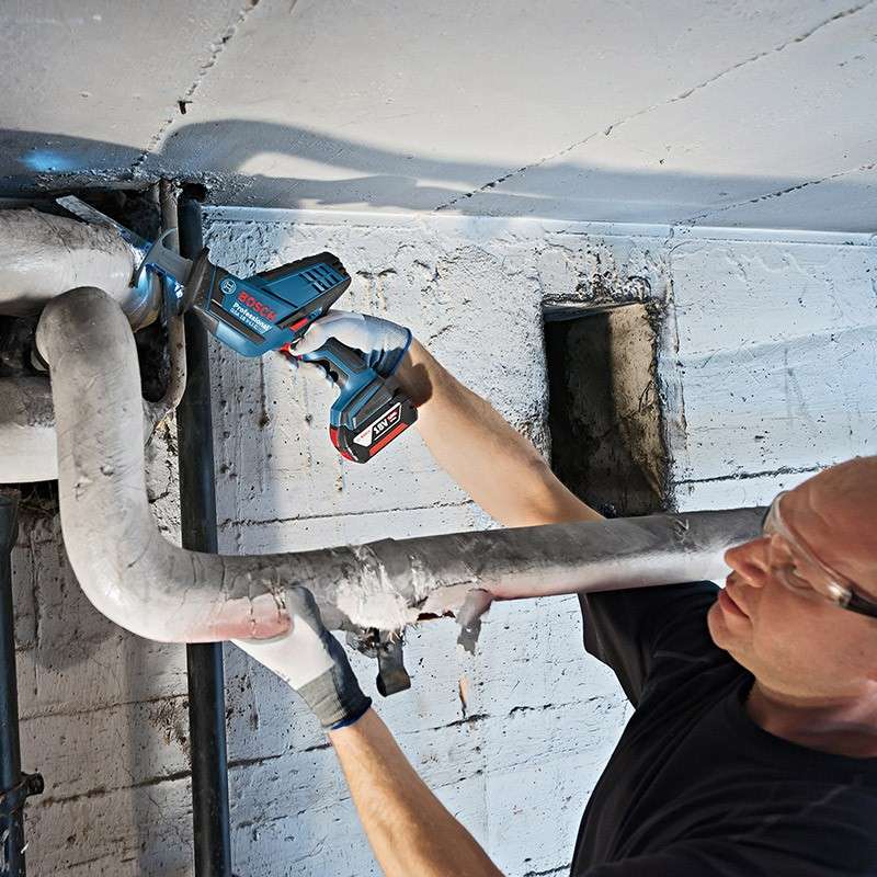 Scie Sabre sans fil BOSCH 06016A5001 GSA 18 V-LI C Professional (vendu sans batterie) + L-Boxx