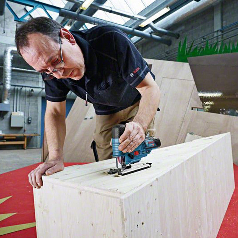 Scie sauteuse sans fil BOSCH 06015A1002 - GST 12V-70 Professional 12V (vendu sans batterie)